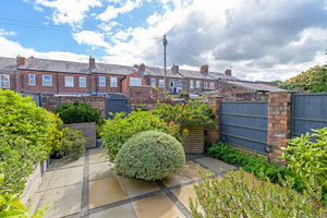 Courtyard Garden- click for photo gallery